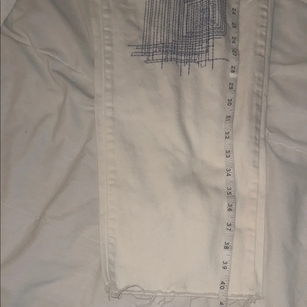 Universal Thread Women's Boyfriend Jeans in White with Embroidered Details - Picture 9 of 9